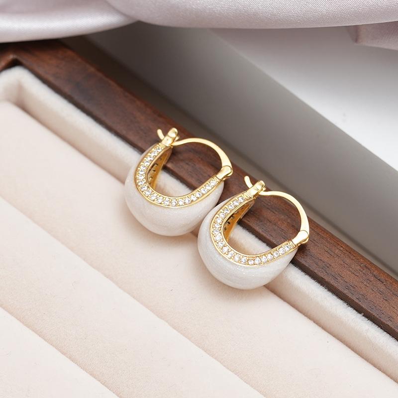 Small Fresh And Sweet Slightly Inlaid Zircon Temperament Earrings Fashionable Retro High-End Earrings Niche Design Ear Buckle Women