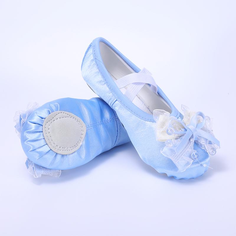 Girls Dance Shoes Soft-Soled Practice Shoes Satin Ballet Shoes Baby Dancing Shoes Cute Stage Performance Cat Claw Shoes