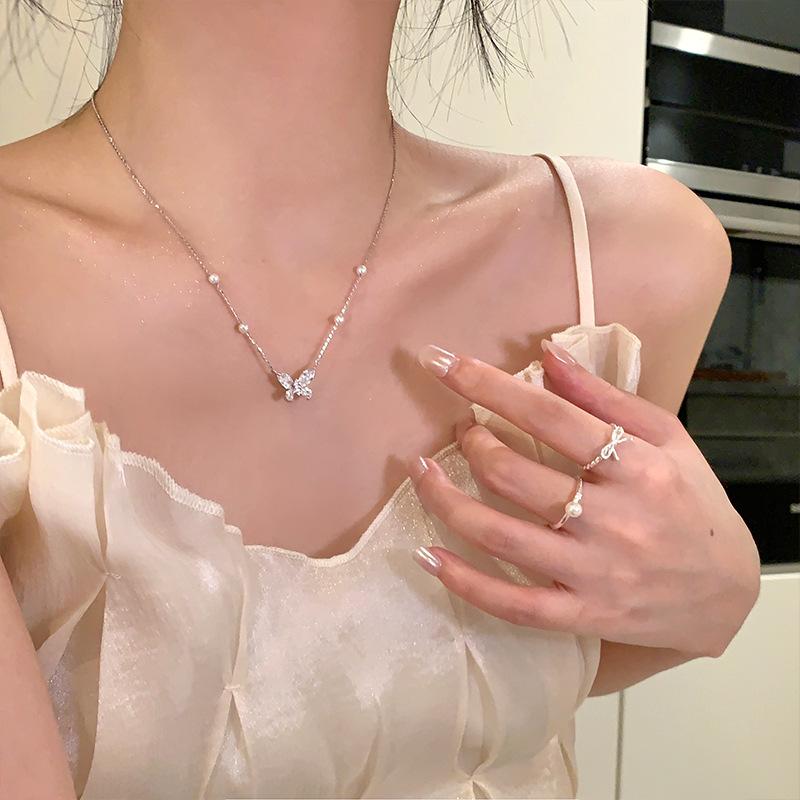 Super flash zircon butterfly pendant pearl necklace fashion versatile temperament collarbone chain light luxury high sense exquisite neck chain