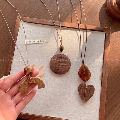 Vintage brauner Reis-Frucht-Anhänger Halskette Damen Herbst und Winter Lange Pulloverkette Leichter Luxus Design Schlüsselbein Kette