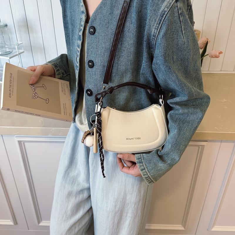 Bag women's new fashion versatile shoulder messenger bag niche design underarm bag saddle bag