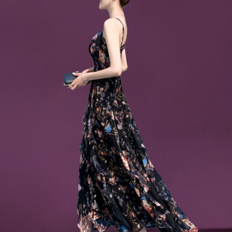 Elegant Floral Maxi Dress with Halter Neckline, Perfect for Party Events and Prom, Sexy and Charming