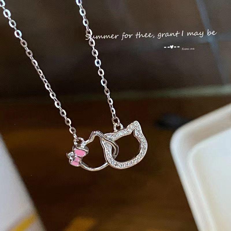 Cartoon Cat Rhinestone Necklace - Fashionable Girly Student Best Friend Chain with Niche Design.