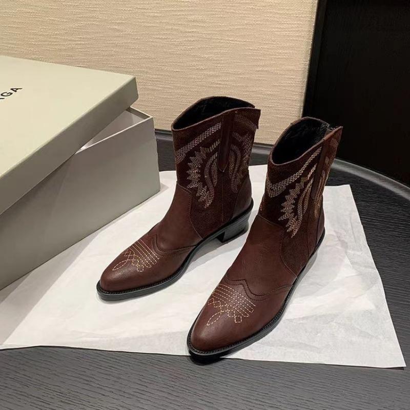 

Large size embroidered short boots for women s autumn and winter new one-pedal thick heel Zhuotian short boots Martin boots for women 42 коричневый