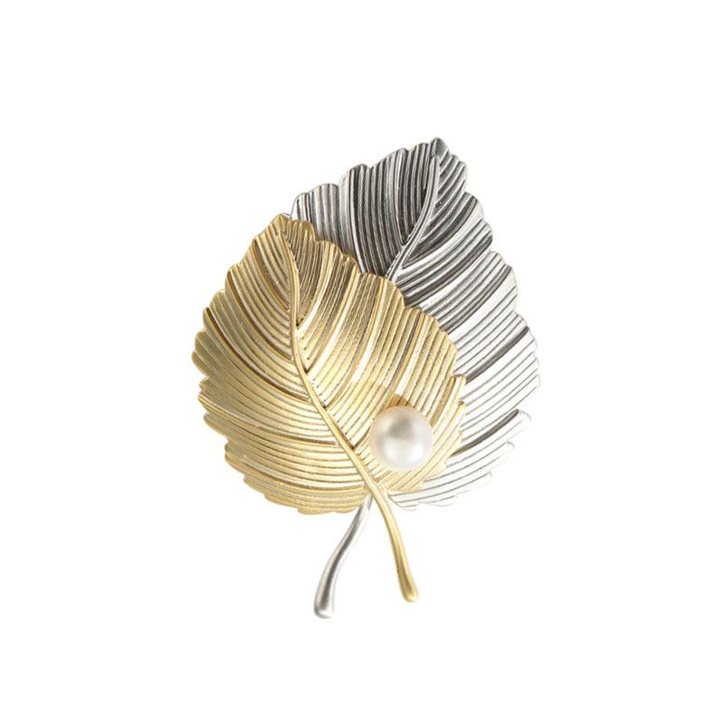 Fashion Maple Leaf Brooch Women'S Retro Creative Brooch Two-Color Leaf Anti-Light Pin Suit Accessories