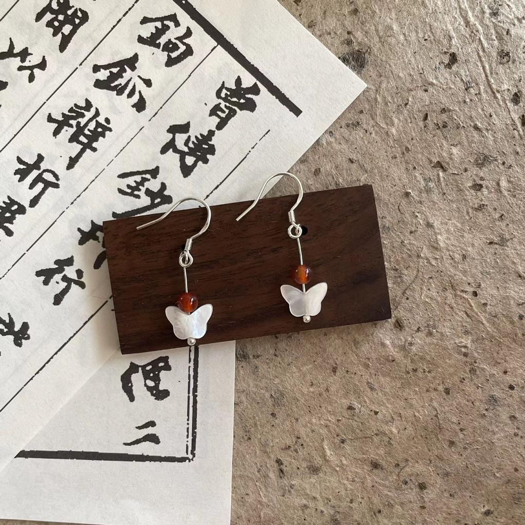 Literary and retro butterfly agate earrings, simple and versatile temperament small earrings jewelry