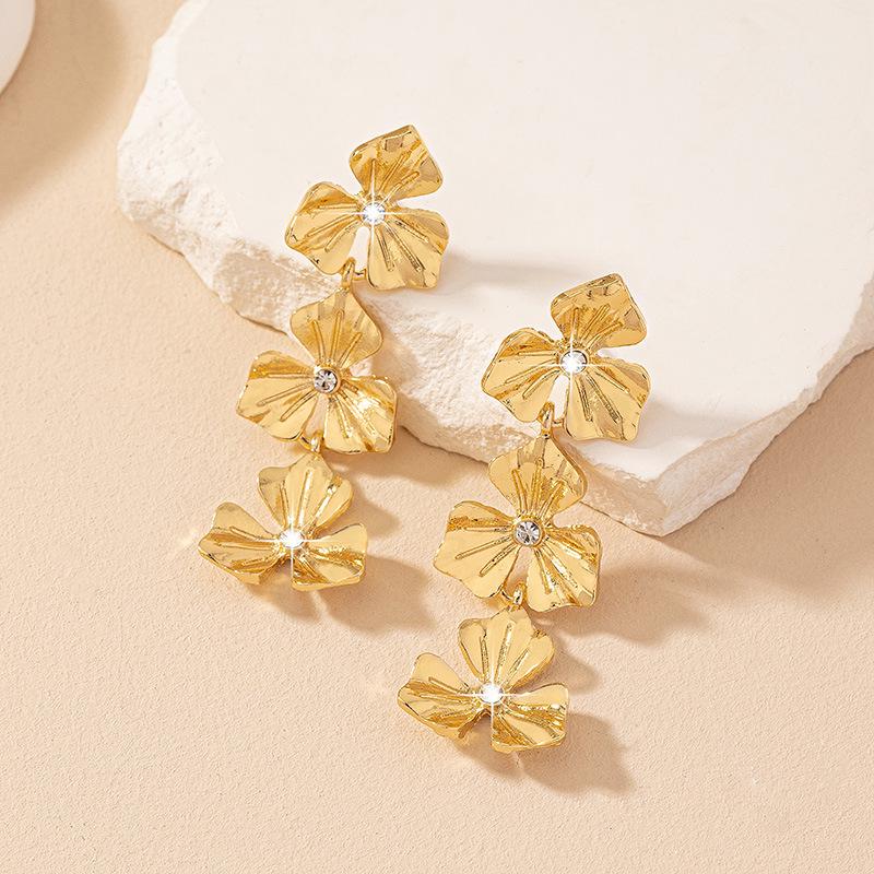 

Rhinestone Flower Drop Earrings: Retro Luxury Style for Women