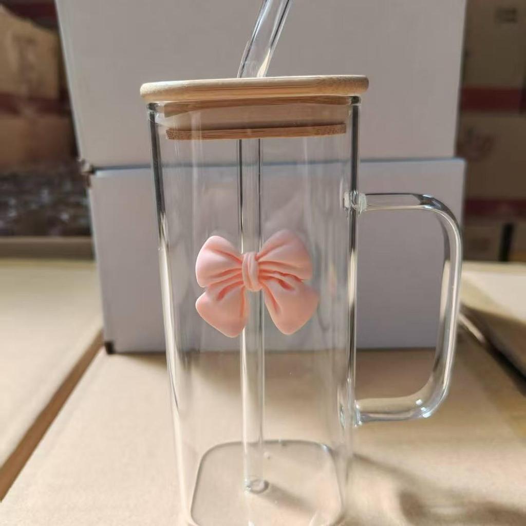 INS Stil Schmetterlingsbecher: Hohes Borosilikatglas, Transparentes quadratisches Design mit Griff & Strohhalm, Temperaturbeständig für Frauen.