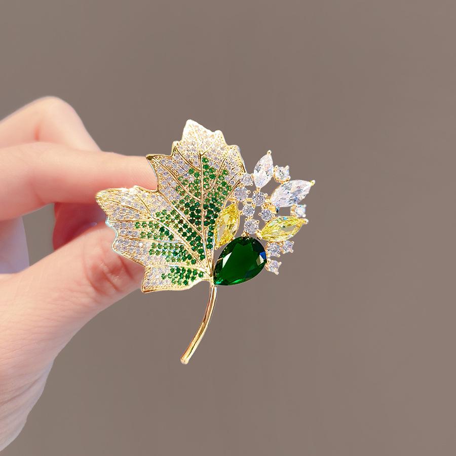 Coat Brooch Women'S Rhinestone Maple Leaf Autumn And Winter Suit Brooch Accessories Luxury Premium Neckline Delicate Pin
