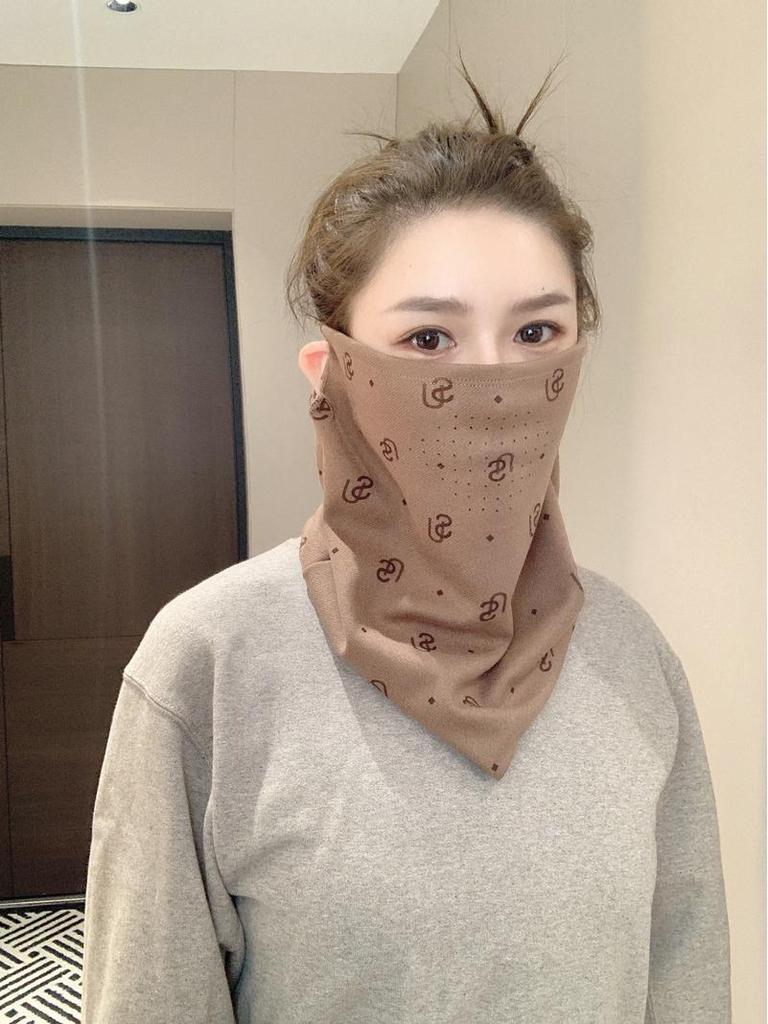 Cycling Windproof Balaclava: Ear-Hanging Breathable Design for Face and Neck Protection in Winter