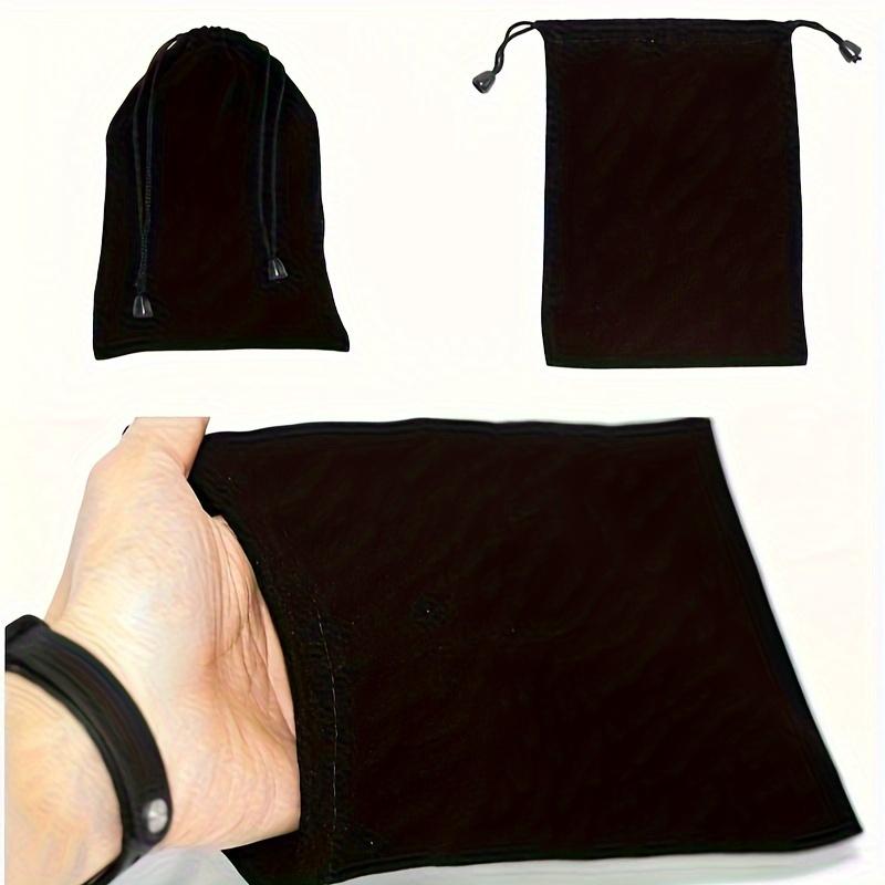 Elegantní černá sametová dárková taška na párty se stahovací šňůrkou se složitým potiskem – ideální pro šperky nebo malé párty