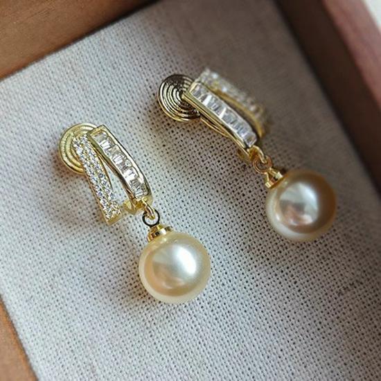 

Elegant Baroque Court Style Pearl & Diamond Stud Earrings