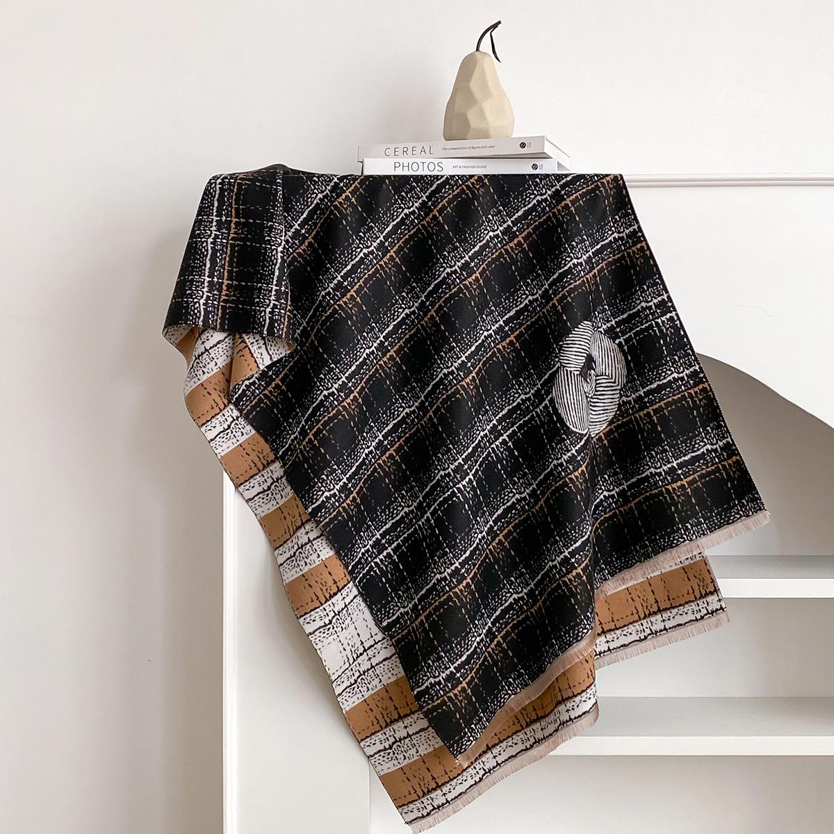 

Шаль сяосянфэн женская имитация кашемира с двухсторонним шарфом камелия бахрома накидка для кондиционированного помещения 185x65cm чёрный