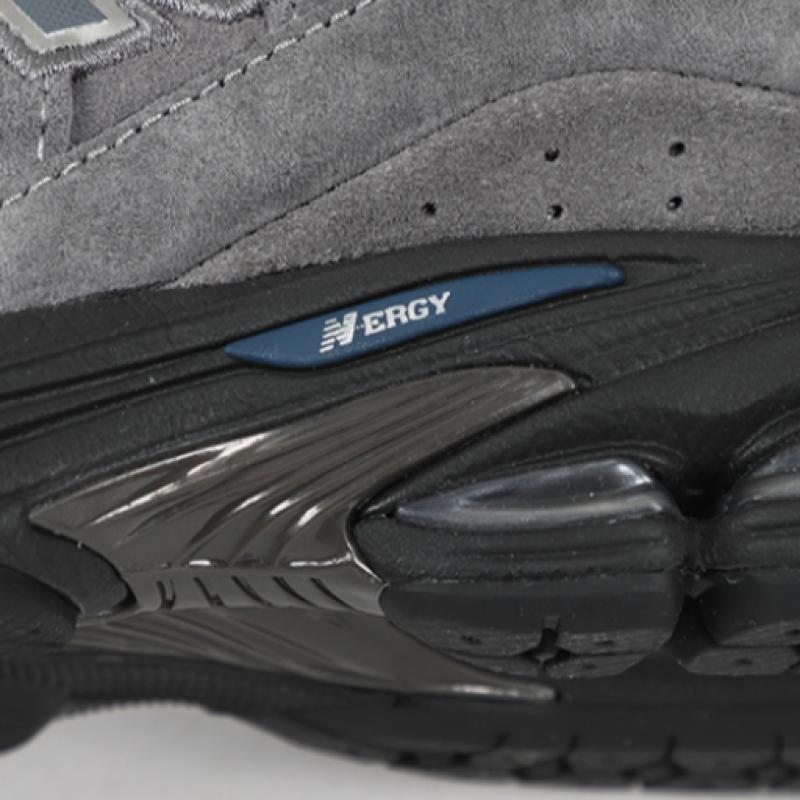 New Balance 2002r Castle Rock Black