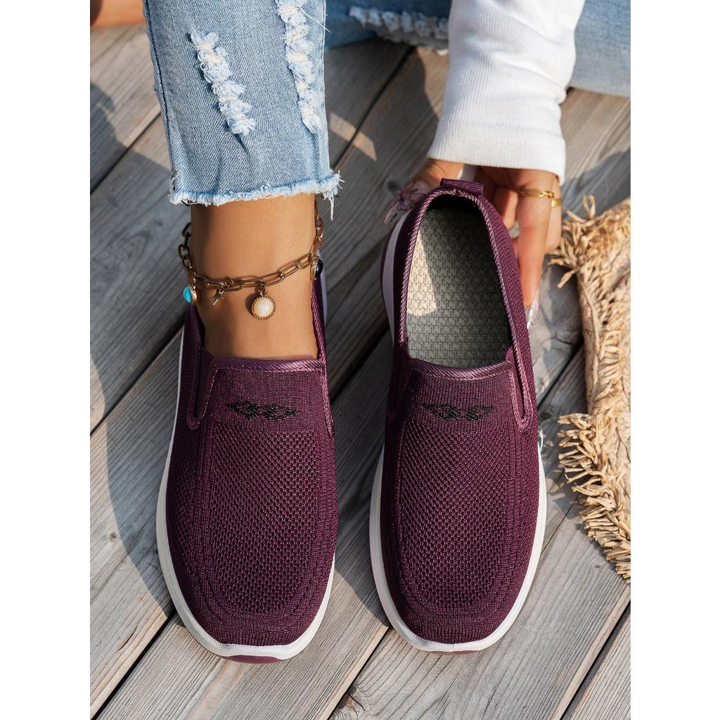 Women's Spring and Summer Cloth Shoes Are Breathable, Lightweight and Comfortable Shoes, Sports and Casual Shoes, and Mesh Shoes