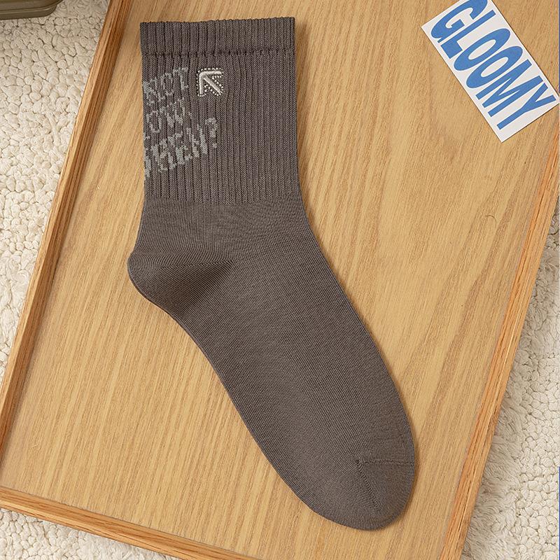 Men's New Autumn Embroidery Arrow Trend Letter Movement Boneless Tube Socks