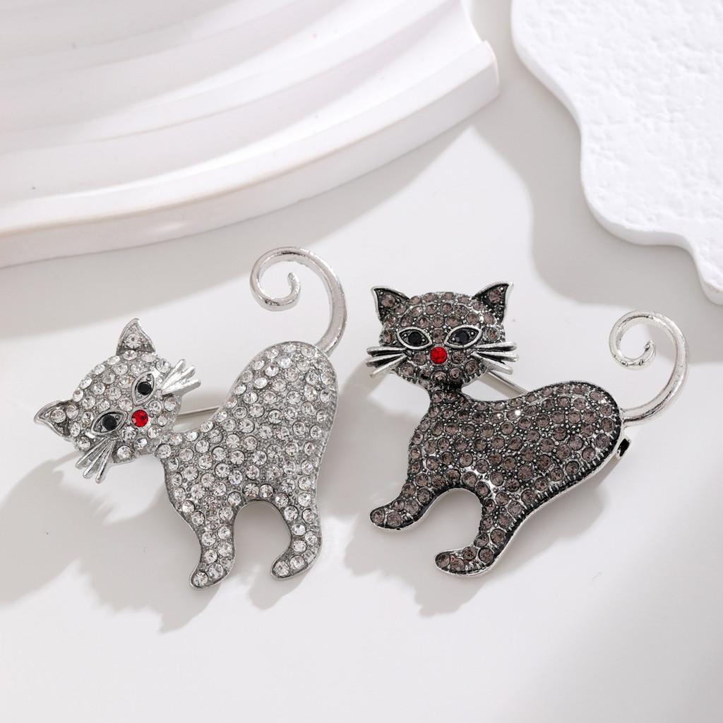 Retro Animal Brooch Pin With Zinc Alloy Material For Summer