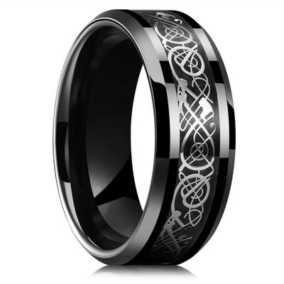 Anillos de Moda de 8mm para Hombre de Acero Inoxidable con Dragón Celta Incrustado Anillos de Fibra de Carbono Negro para Hombre Alianza de Boda Joyería
