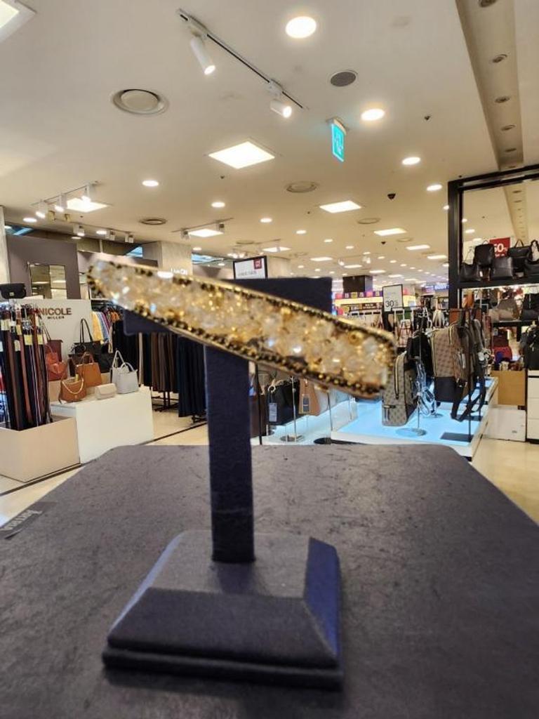 Atria Triangle Crystal Side Clip OSHHPCR0010IVF