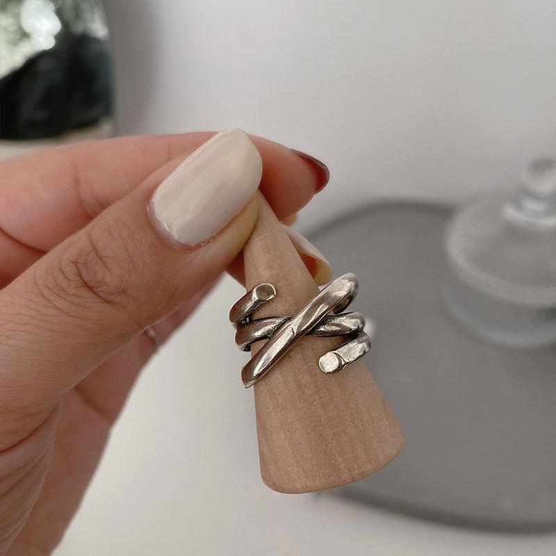 Korean Retro Twist Cross Open Ring for Women: Stylish Index Finger Accessory