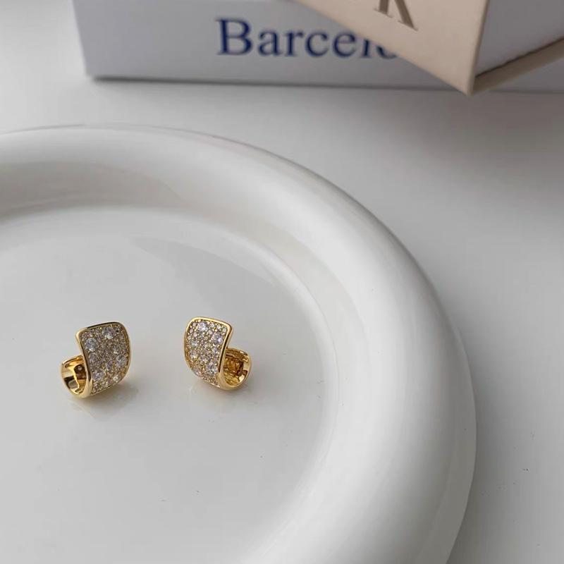 Luxury Sparkling Petite Diamond Earrings for Women - 2023 High-End Niche Design Studs