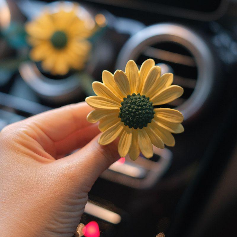 

Summer Sunflower Car Fragrance Diffuser Air Vent Decoration Aroma Stone Car Interior Ornament for Women Green Stamens Sunflower [Free Fragrance]