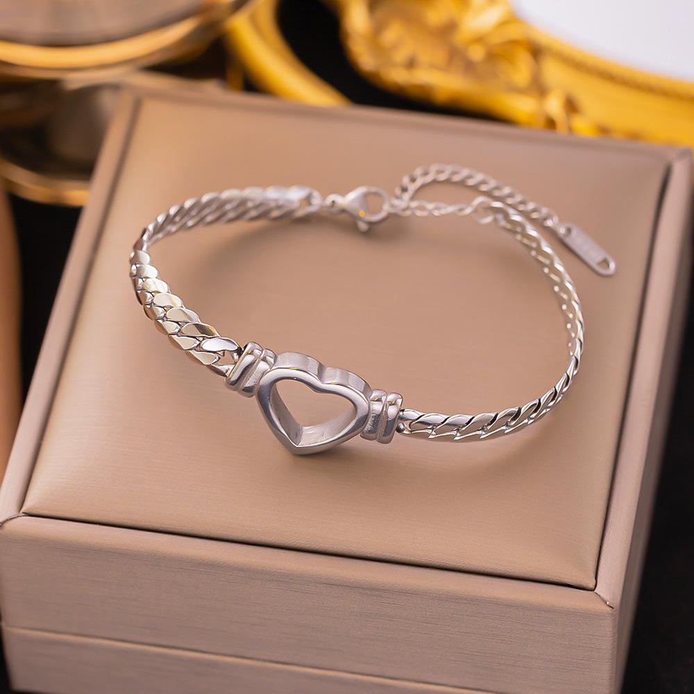 18K Gold Plated 316L Fashionable Titanium Steel Bracelets Waterproof Heart Roman Numerals Queen's Chain Link Bangles
