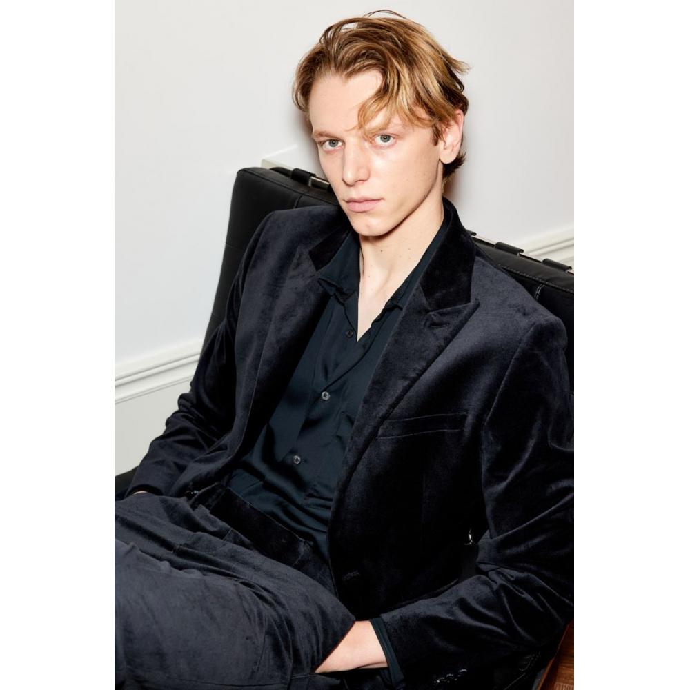 

Куртка HM slim fit Velvet темно-синего цвета 42