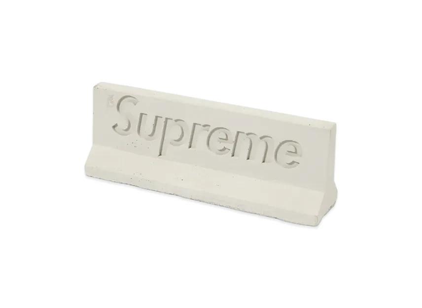 785716 Supreme Supreme x Mini Materials 1:12 Scale Jersey Barrier Grey One-Size