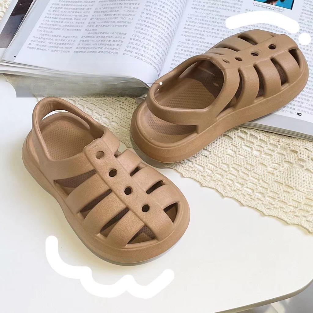 Children's Roman Sandals Boys and Girls Kindergarten Summer Soft-soled Hole Shoes Beach Shoes Bag Head Non-slip Classmates