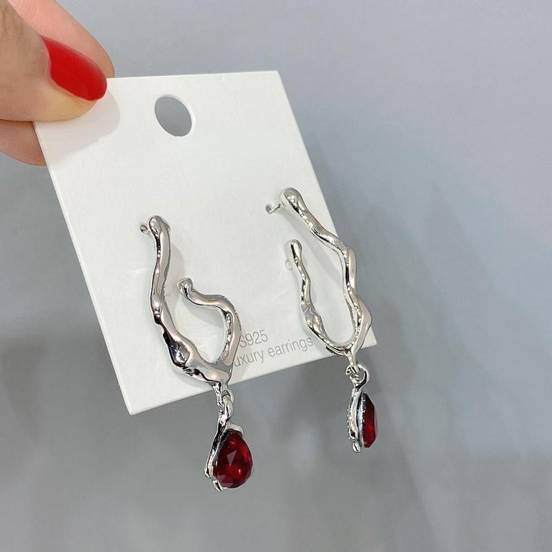 European and American Style Metal Irregular Crystal Pendant Earrings Hip-hop Punk Personality Retro Geometric Stud Earrings