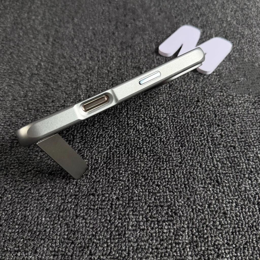 Applicable To IPhone16promax Invisible Bracket Magnetic Suction Apple 15 Honeycomb Mesh Cooling Creative Mobile Phone Case 14