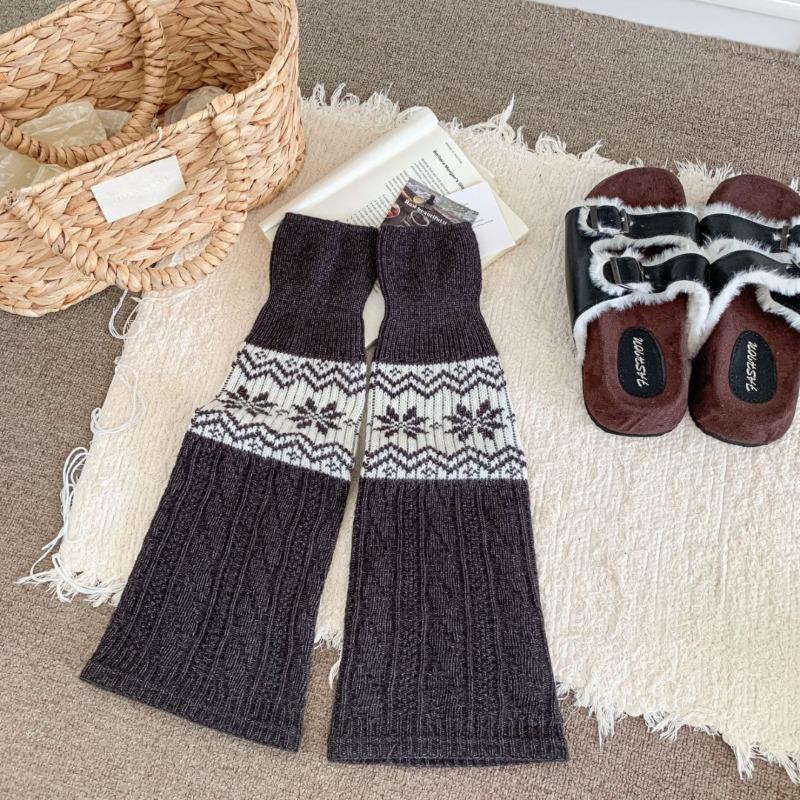 Fell Island Retro Knitted Layered Stockings for Women - Autumn/Winter Thick and Warm Grey Mid-Calf Leg Socks - Reindeer Snowflake Leg Covers