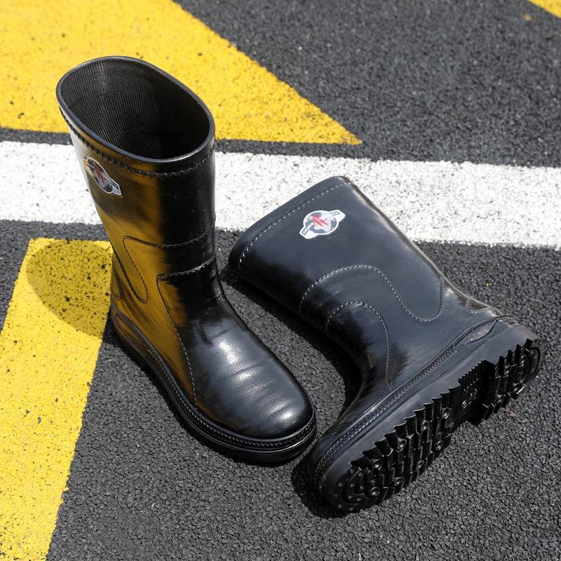 Fashion Rain Shoes Men's Medium Tube Non-slip Waterproof Shoes New Fashion Outdoor Water Boots Warm Kitchen Rubber Shoes Men's Fashion