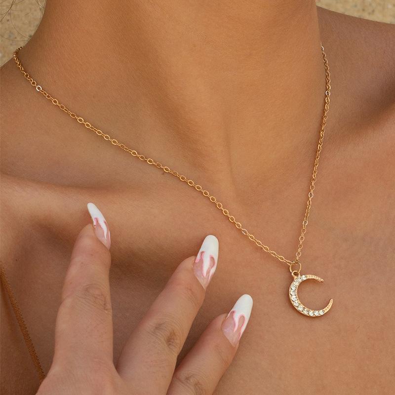 Diamond pendant necklace European and American alloy simple versatile jewelry women's five-pointed star moon collarbone chain