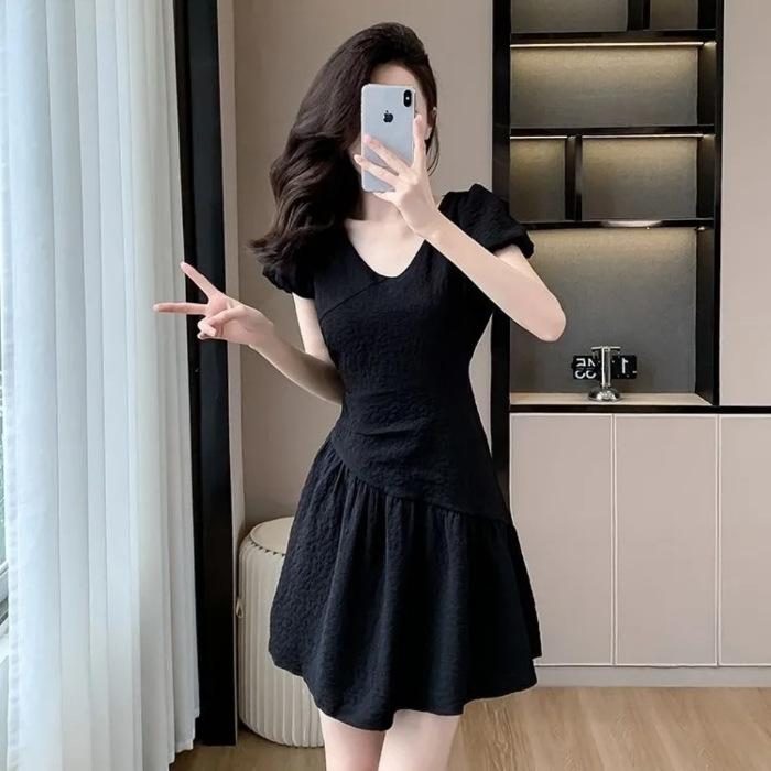 French Retro V-neck Bubble Sleeve Dress for Women's Summer New Pleated Waist and Thin A-shaped Short Skirt