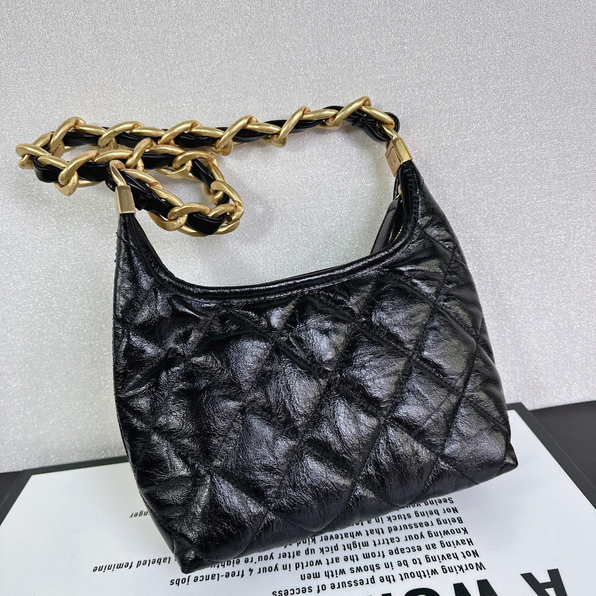 

24A thick chain shoulder bag hobo armpit bag retro top layer oil wax cowhide black gold hippie bag girl 22*19*8cm