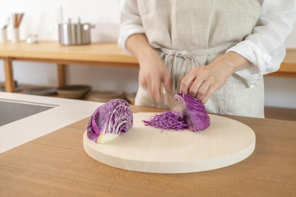 Umezawa Hiba rundes Schneidebrett mit großem Schneidebrett mit Naturholzständer [Aomori-Ständer, 78026],