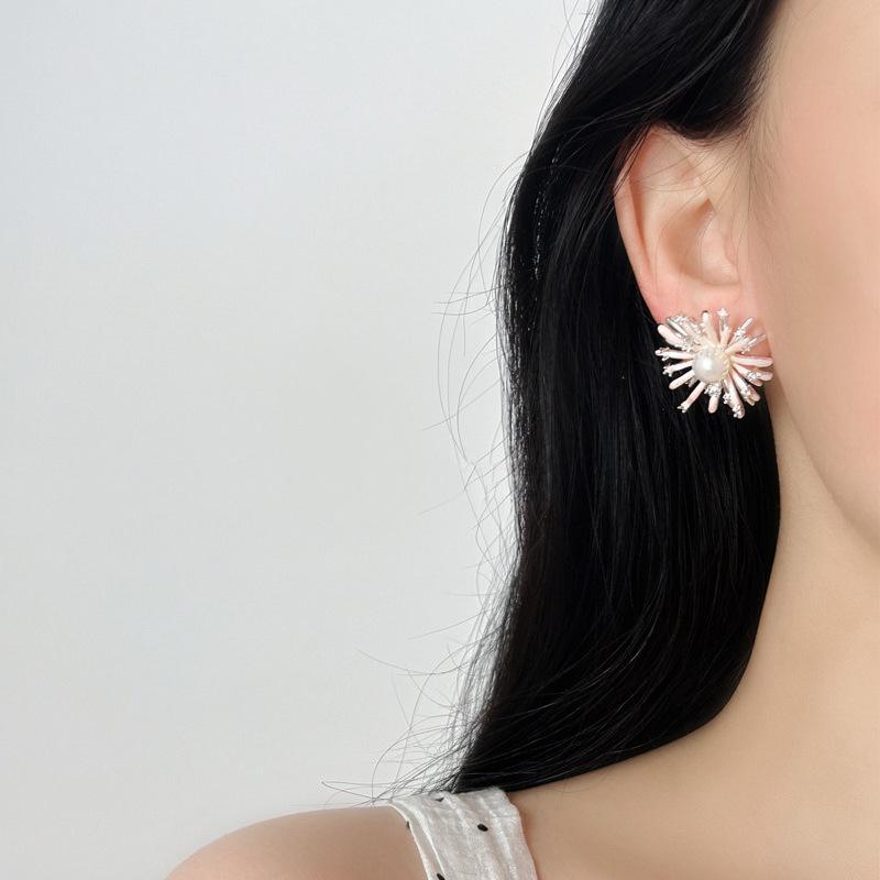 Exquisite Silver Needle Pearl Stud Earrings: Unique Colorful Fireworks Design for Women, Luxurious and Beautiful.