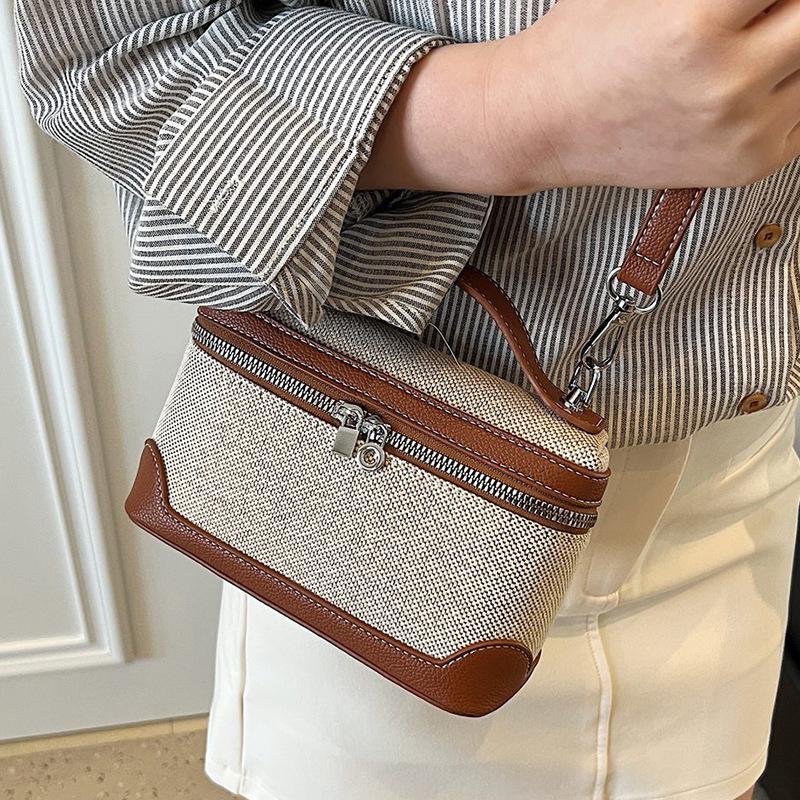 Hot Sale Niche Simple Korean Edition Premium Sense Portable Small Square Bag Versatile Commuter Ladies Casual Messenger Bag