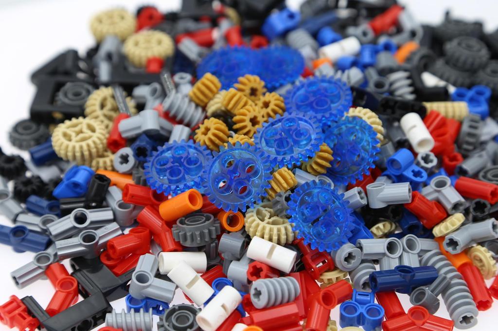 Domoni 452 Pieces Technical Gear Set Compatible with Lego Kits 8121624 Gears Axle Pin Connector for Mock Robot Building Blocks Bricks DIY