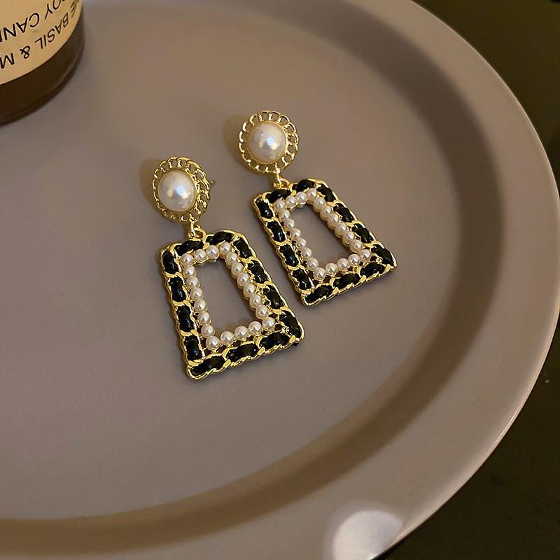 Silver Needle Black Earrings Women's Korean Sweet and Cool Trend Sense Dark Wind Stud Earrings Temperament Niche Light Luxury Earrings
