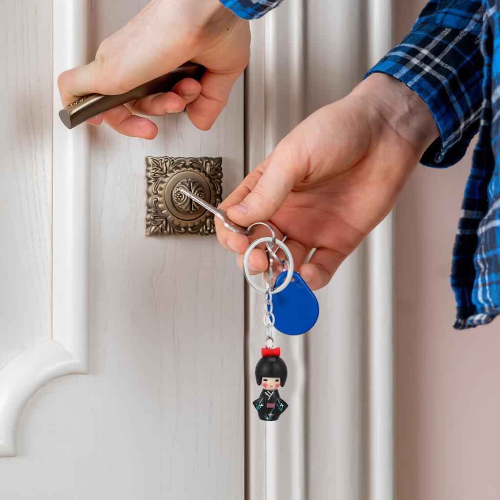 HOLIDYOYO 6-teilige traditionelle Kimono-Puppen Schlüsselanhänger, Niedliche Zinklegierung, Langlebig, Leicht und Kompakt, Perfekt als japanisches Souvenir (Zufällige Farbe)