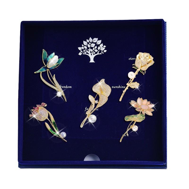 Elegant Vintage Enamel Brooch Women Floral Design Retro Style Alloy Pin Accessory Gift