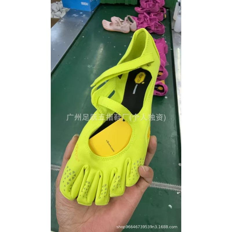 - Five-finger shoes ie Pilates indoor fitness yoga dance shoes split-toe shoes