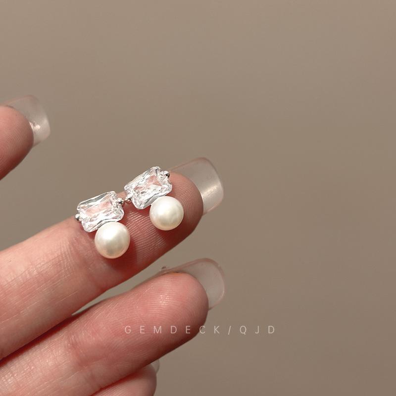 

Light luxury high-end square zircon pearl stud earrings women s new popular temperament earrings niche design earrings