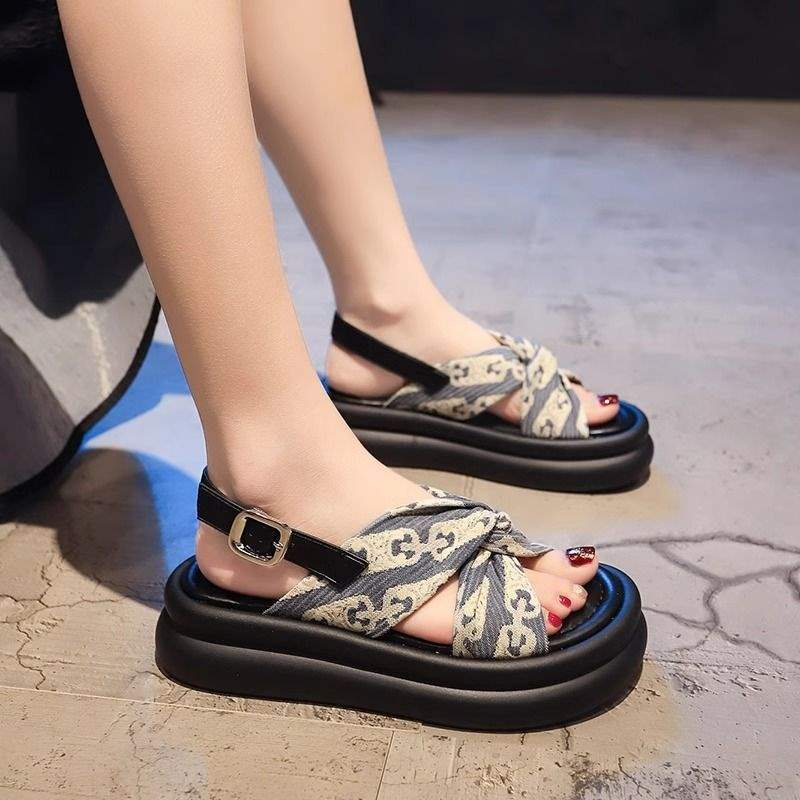 Sandals women's 2025 new fashion summer wear thick-soled cross-soled soft-soled non-slip feeling with skirt work Roman shoes
