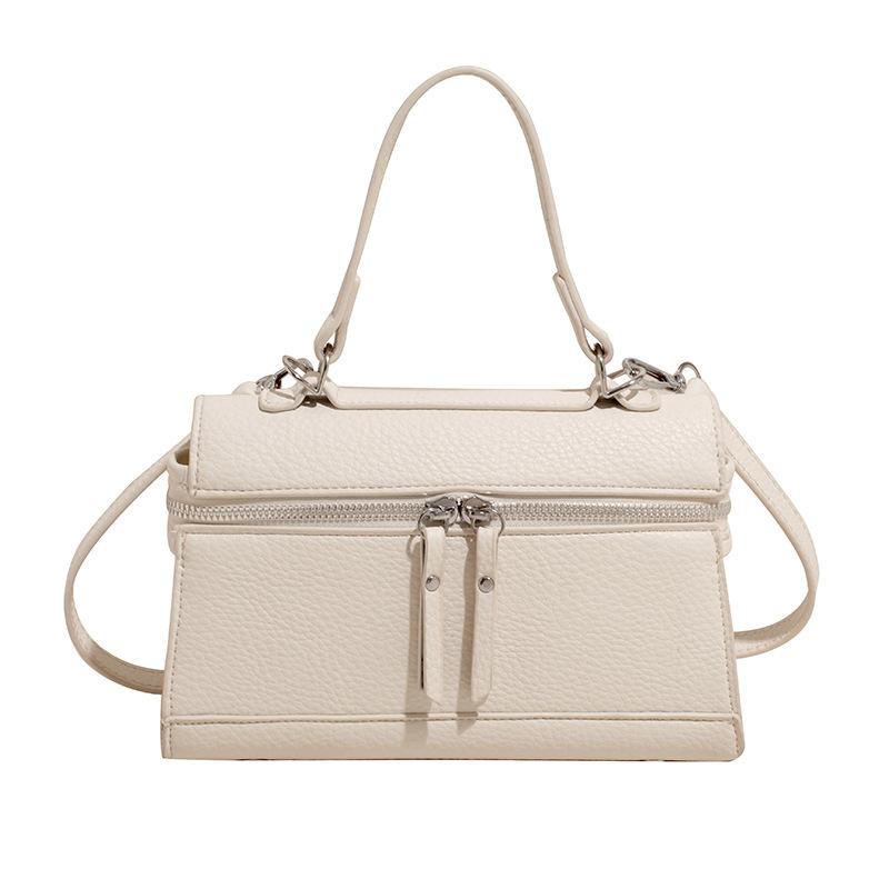 2025 spring and summer new fashion temperament simple style portable small square bag Korean version women's commuting advanced sense messenger bag