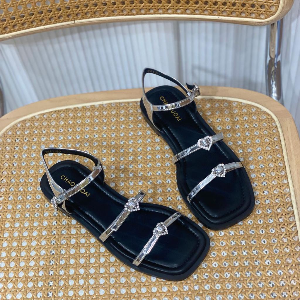 Internet celebrity one-word buckle sandals girl 2025 new summer French fairy style temperament fashion shoes popular Roman shoes