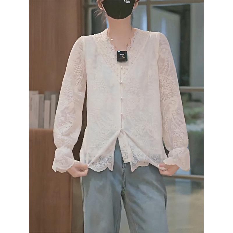 Spring 2025 French Style V-Neck Lace Top - Slimming, Age-Reducing, Gentle Innerwear.